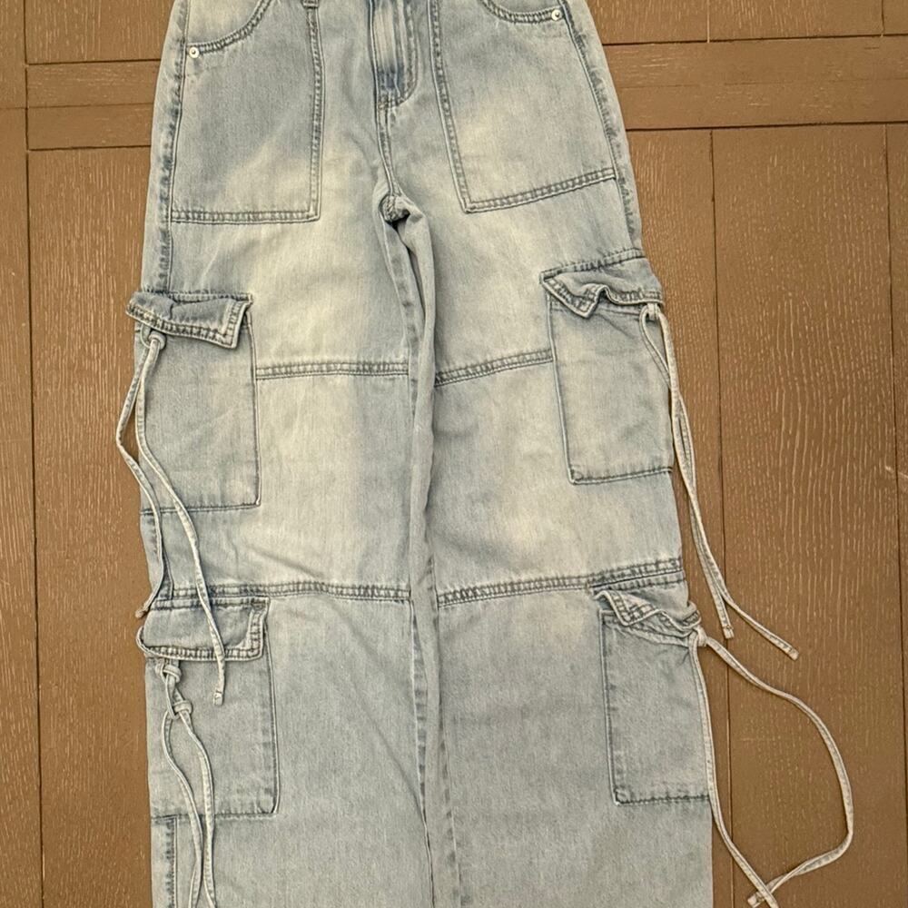 No Boundaries Light Wash Cargo Jeans – Size 0